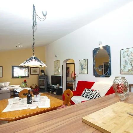 House Mande 2084 *